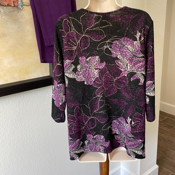 DRAPERS AND DAMEN PURPLE AND BLACK OANT SET WITH A DASH OF GOLD. P/MTop s/p pant - Picture 5 of 12